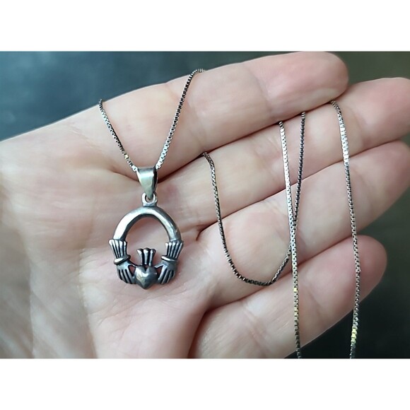 925 Sterling Silver Claddagh Pendant Necklace, Vintage - Picture 2 of 10